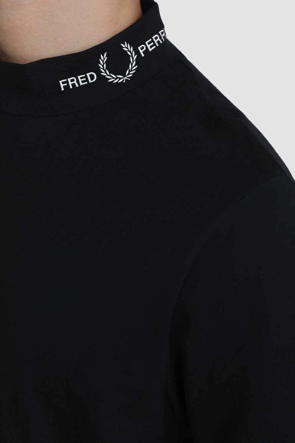 תמונת תקריב דוגמן של חולצת טי