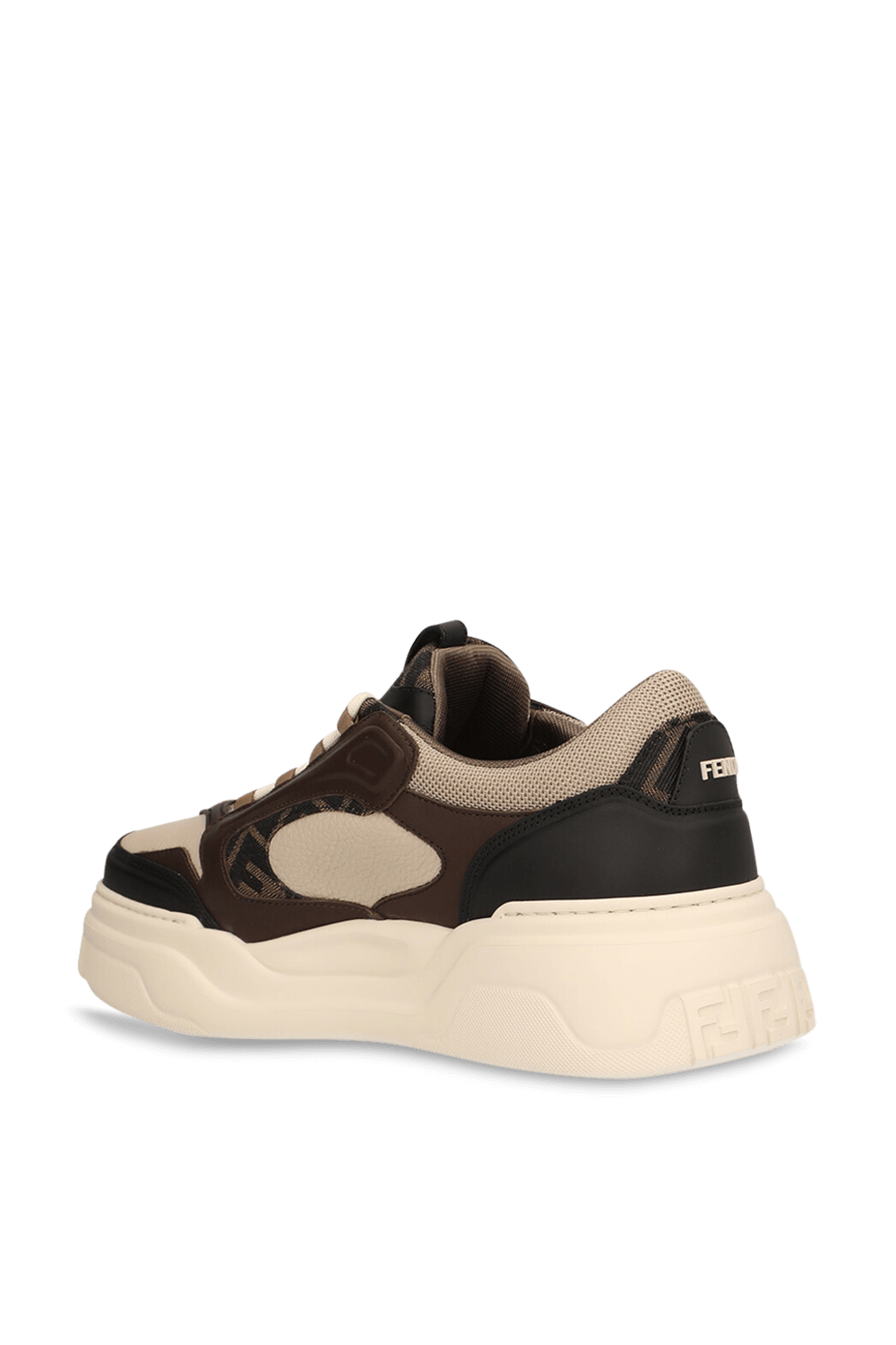 תמונה אחורית של נעלי סניקרס