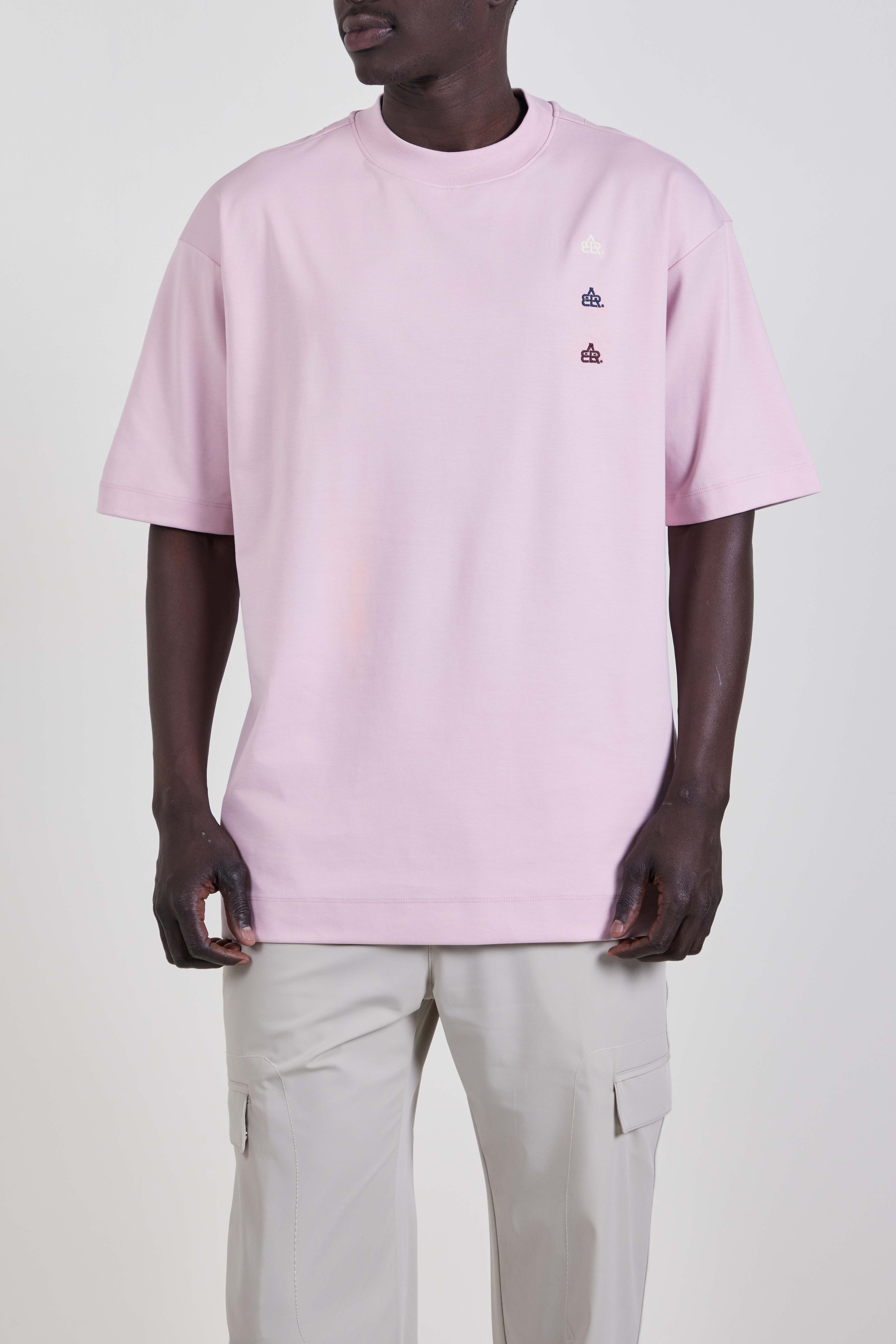 תמונת דוגמן קידמית של חולצת טי בגזרה משוחררת