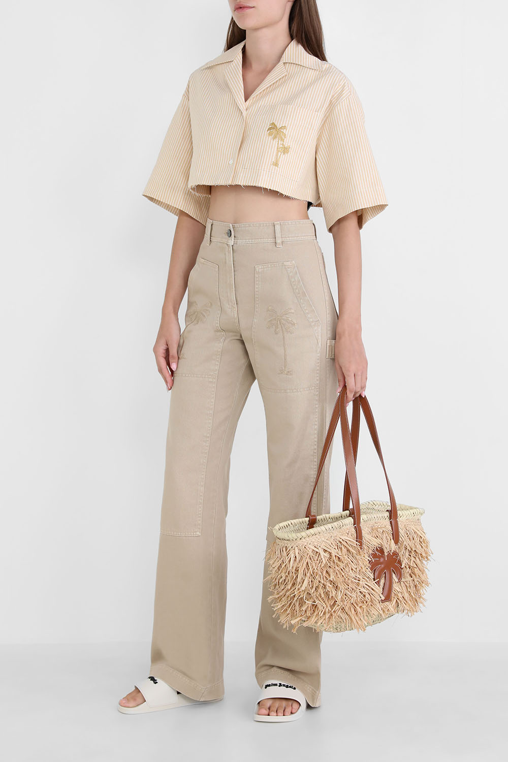 תמונת דוגמן קידמית של תיק קש עם לוגו