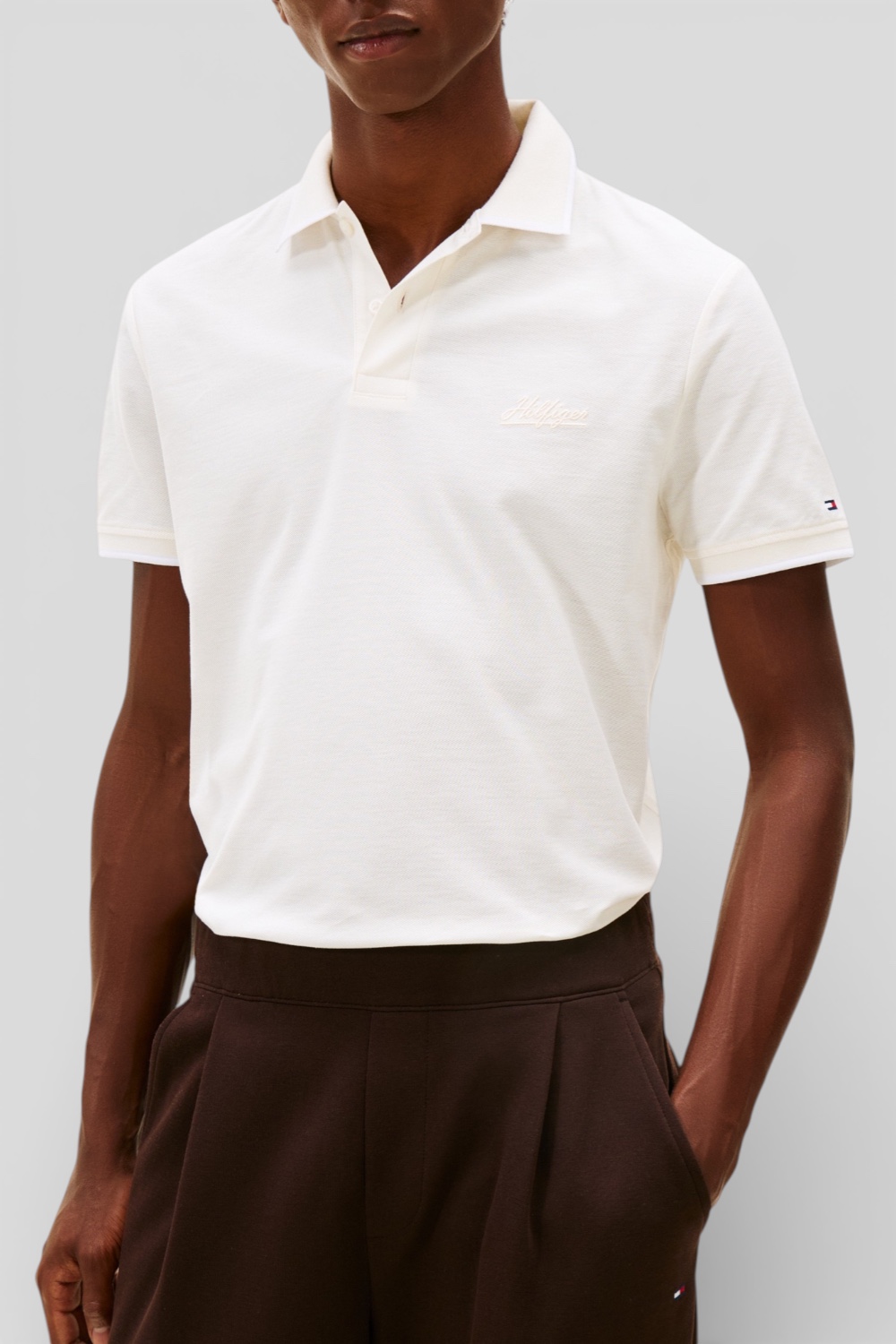 תמונת דוגמן קידמית של חולצת פולו