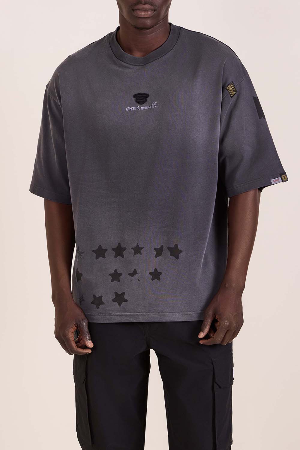 תמונת דוגמן קידמית של חולצת טי