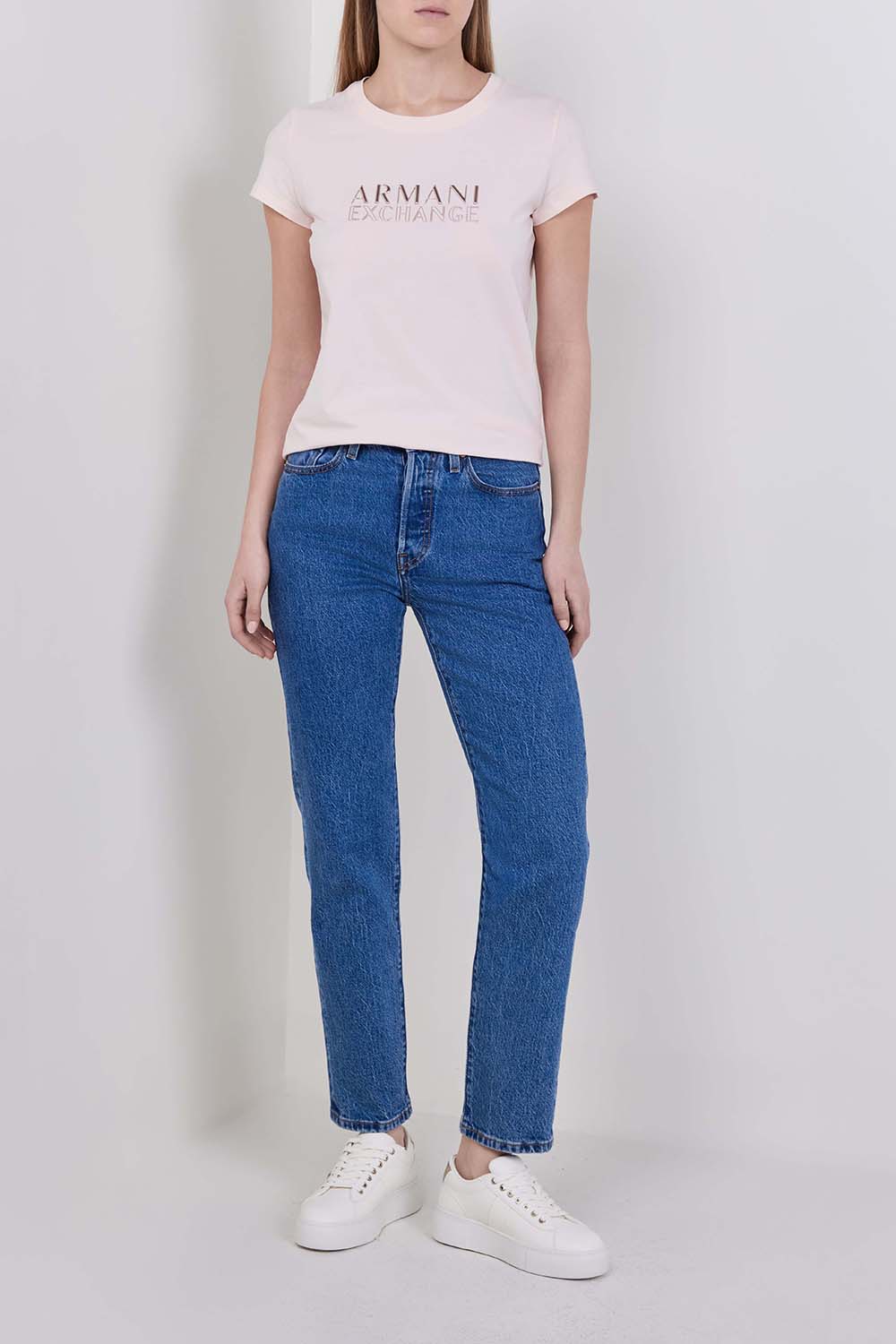 תמונת דוגמן קידמית של נעלי סניקרס