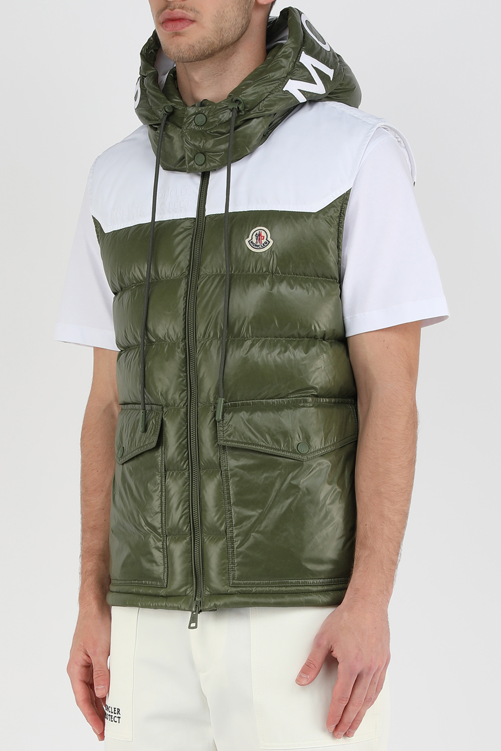 תמונת דוגמן קידמית של מעיל וסט ירוק מדגם גניצ'י