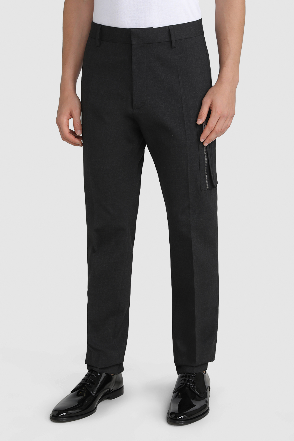 תמונת דוגמן קידמית של מכנסי סיגר