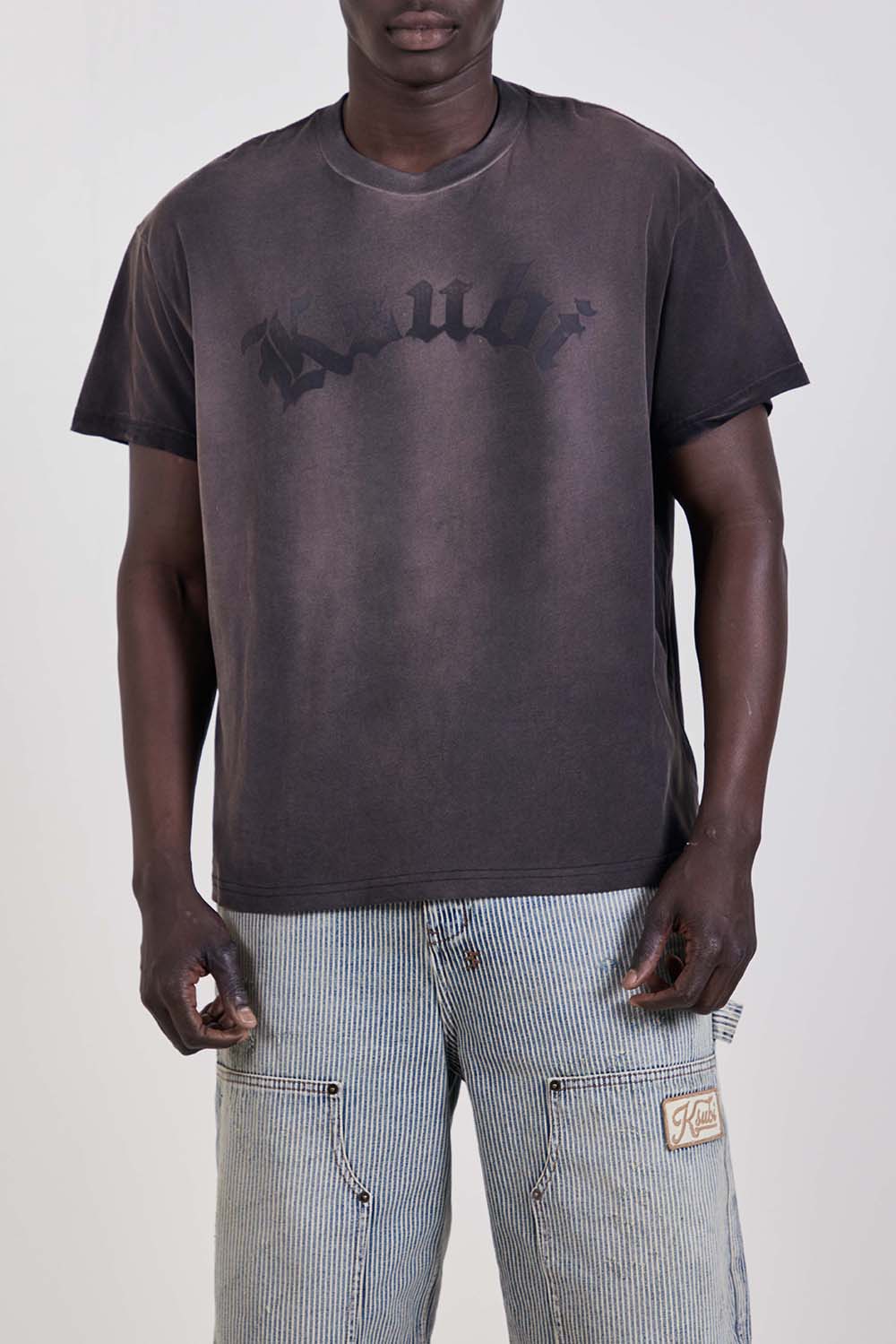 תמונת דוגמן קידמית של חולצת טי