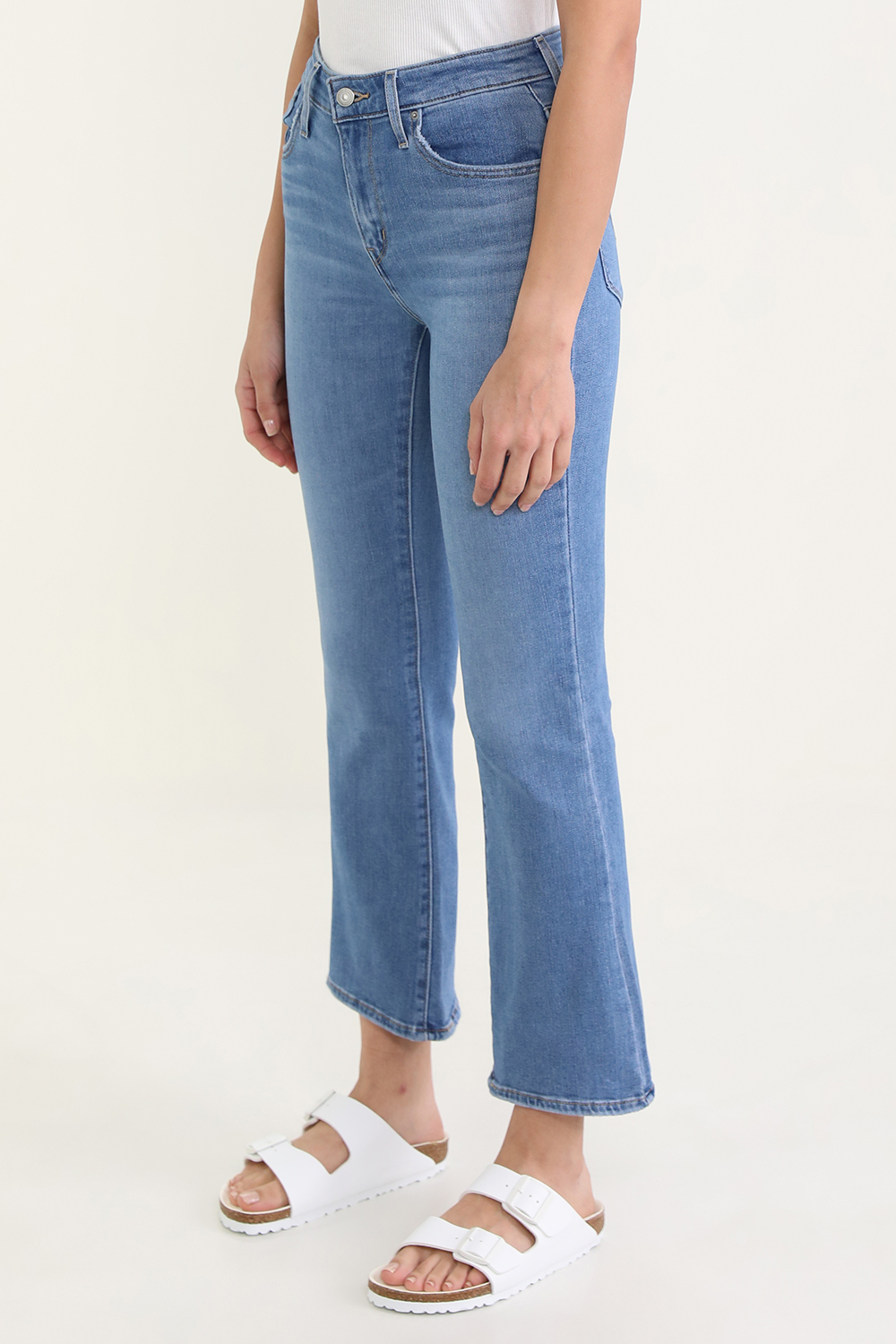 תמונת דוגמן קידמית של מכנסי ג'ינס 725 מתרחבים