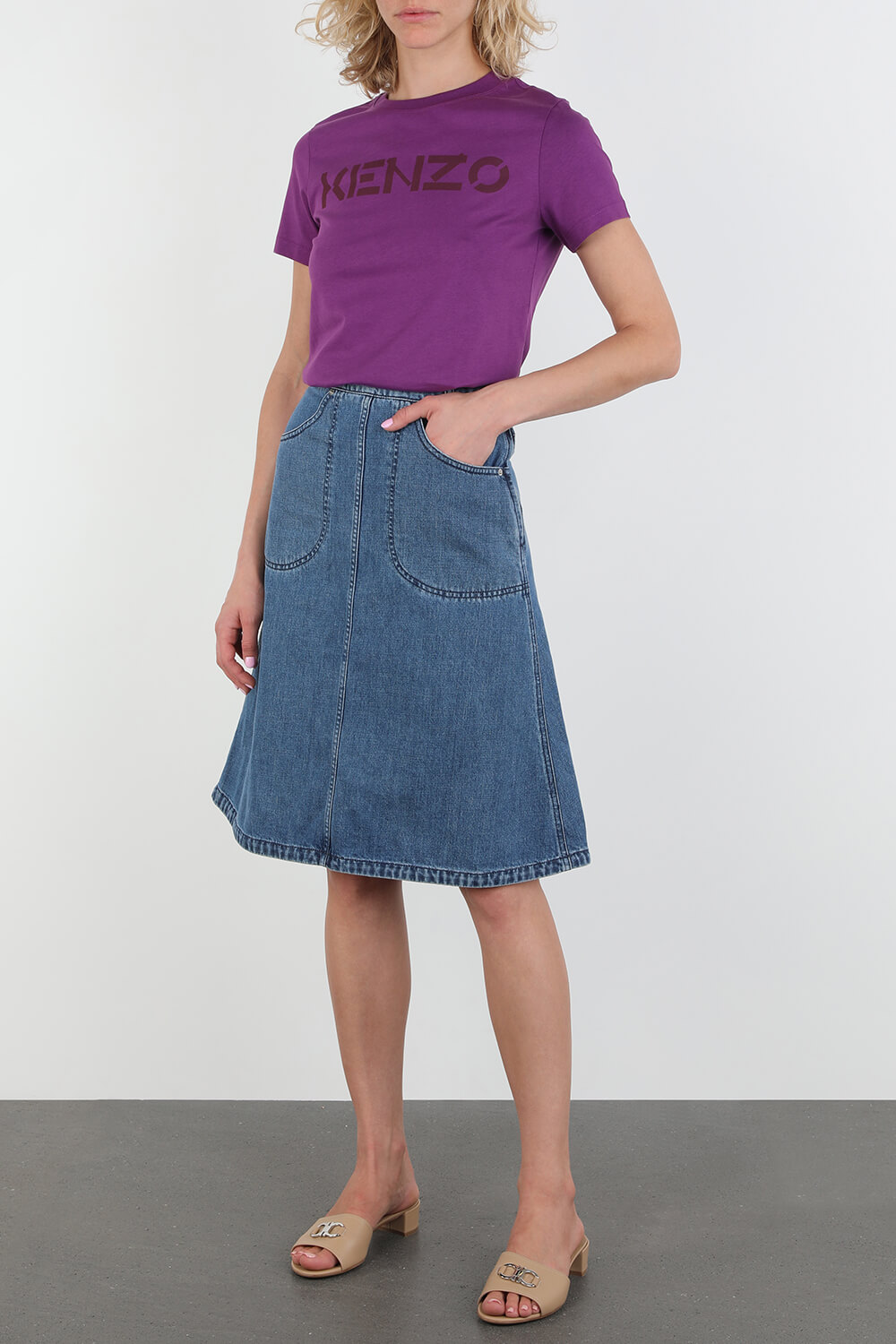 תמונת דוגמן קידמית של סנדלי גנצ'יני מעור בניוד