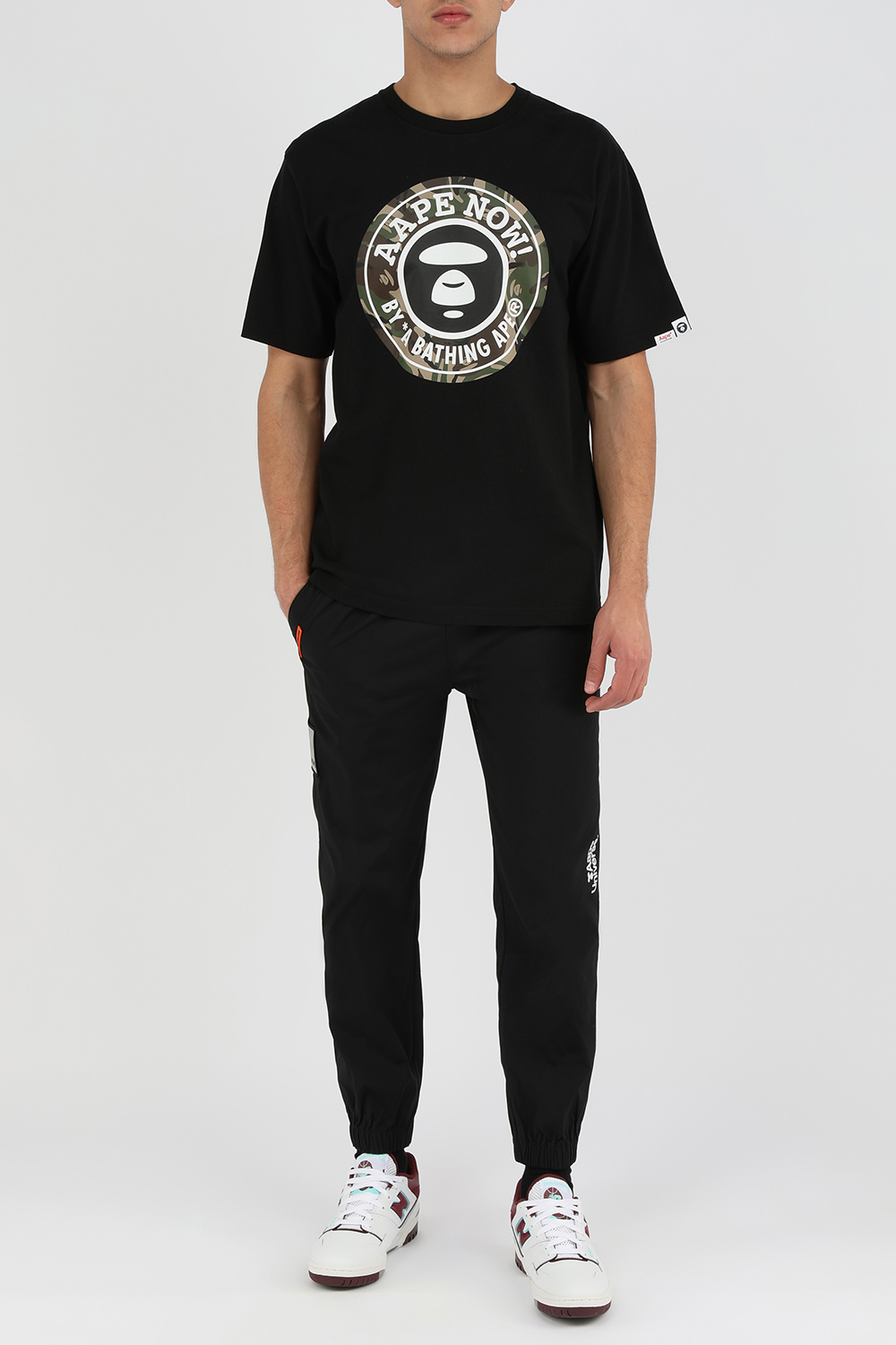 תמונת דוגמן קידמית של נעלי סניקרס BB550 בגווני לבן ובורדו