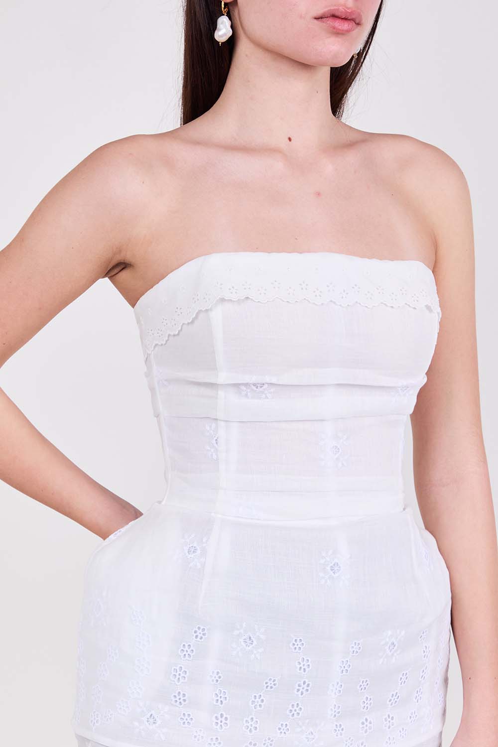 תמונת תקריב דוגמן של טופ סטרפלס