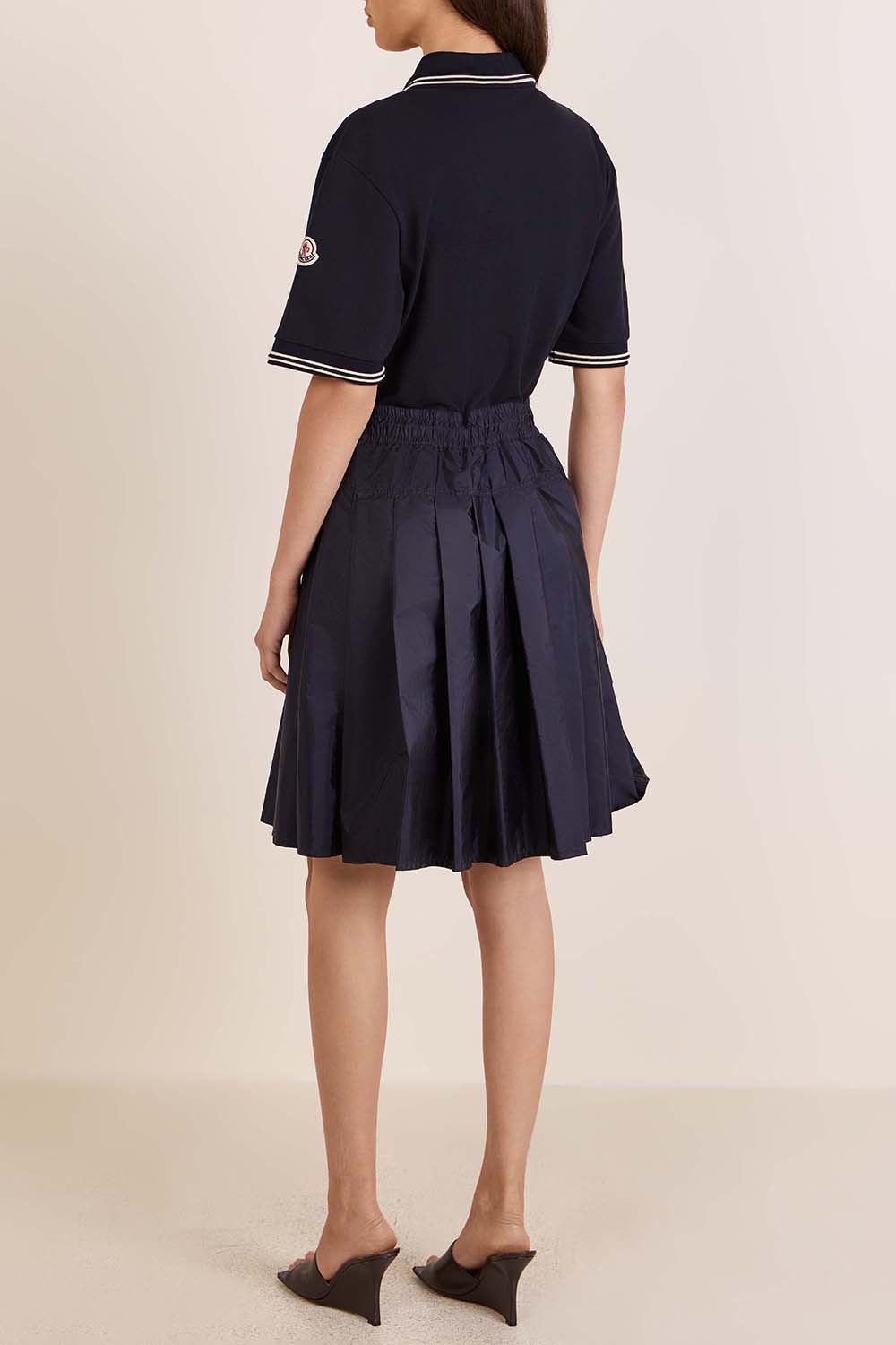 תמונת דוגמן אחורית של שמלת מיני