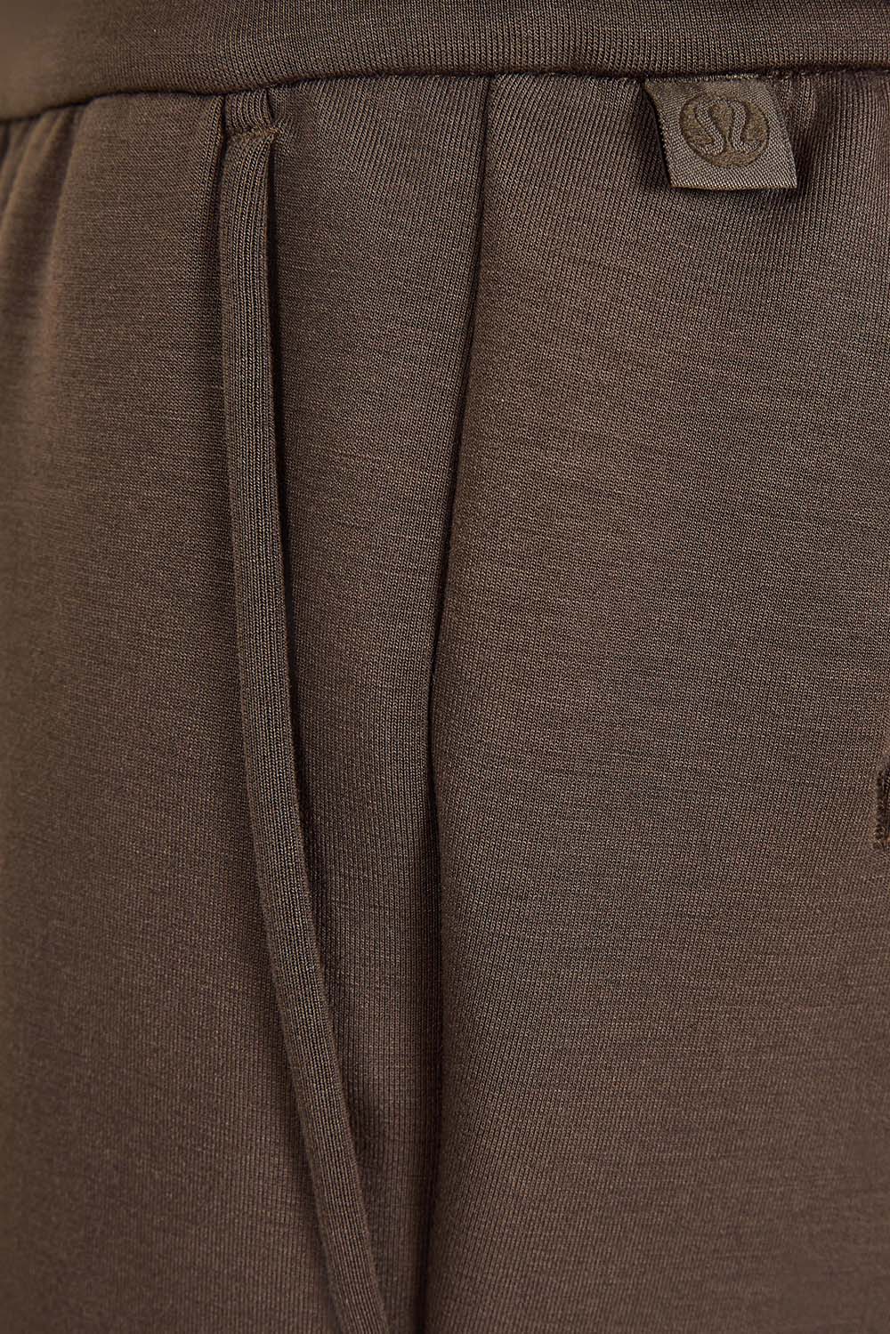 תמונת תקריב דוגמן של Smooth Spacer Pintuck Pant *Regular