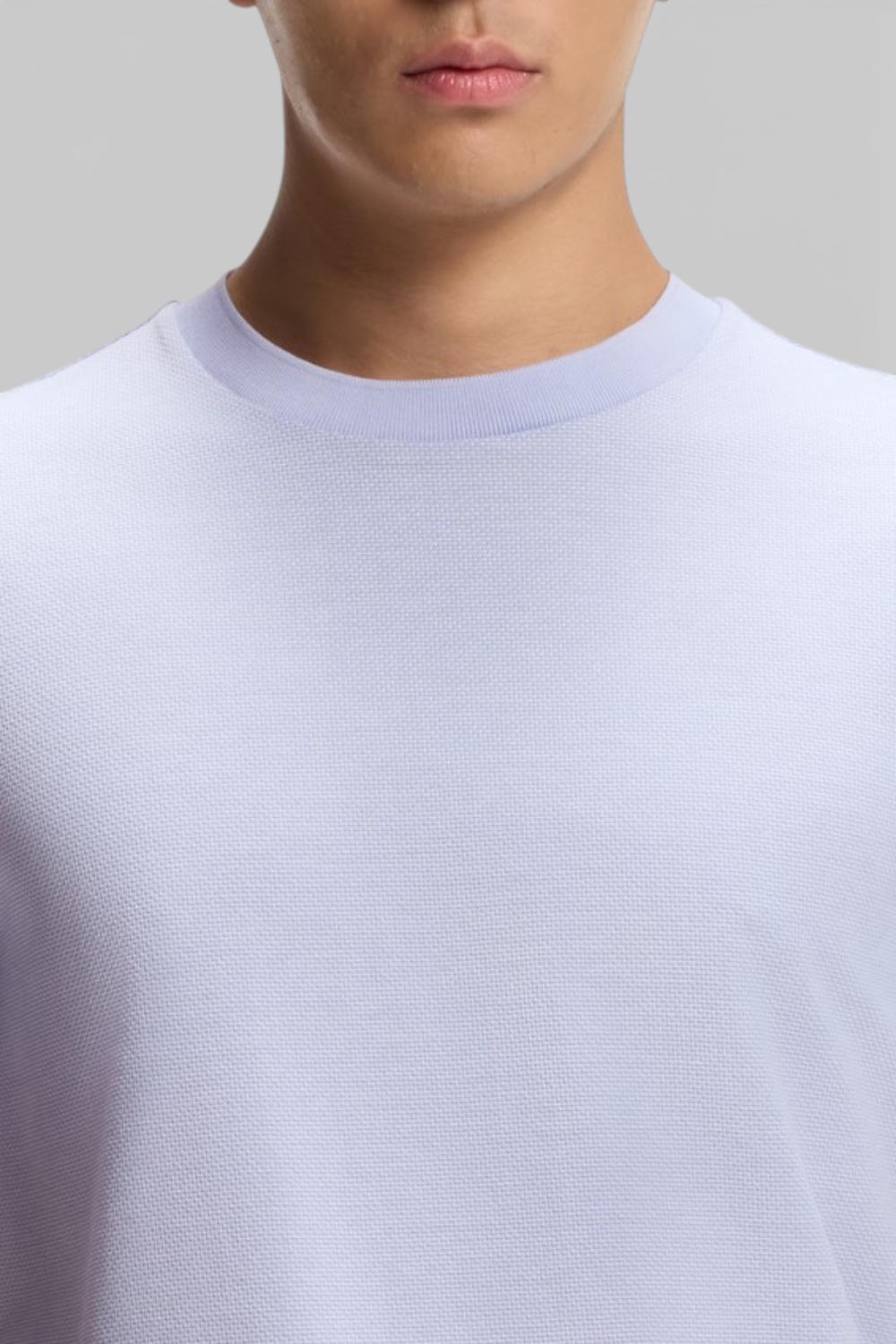 תמונת תקריב דוגמן של חולצת טי