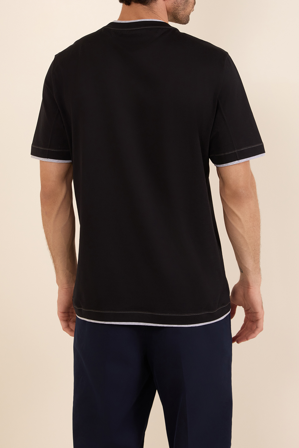 תמונת דוגמן אחורית של חולצת טי