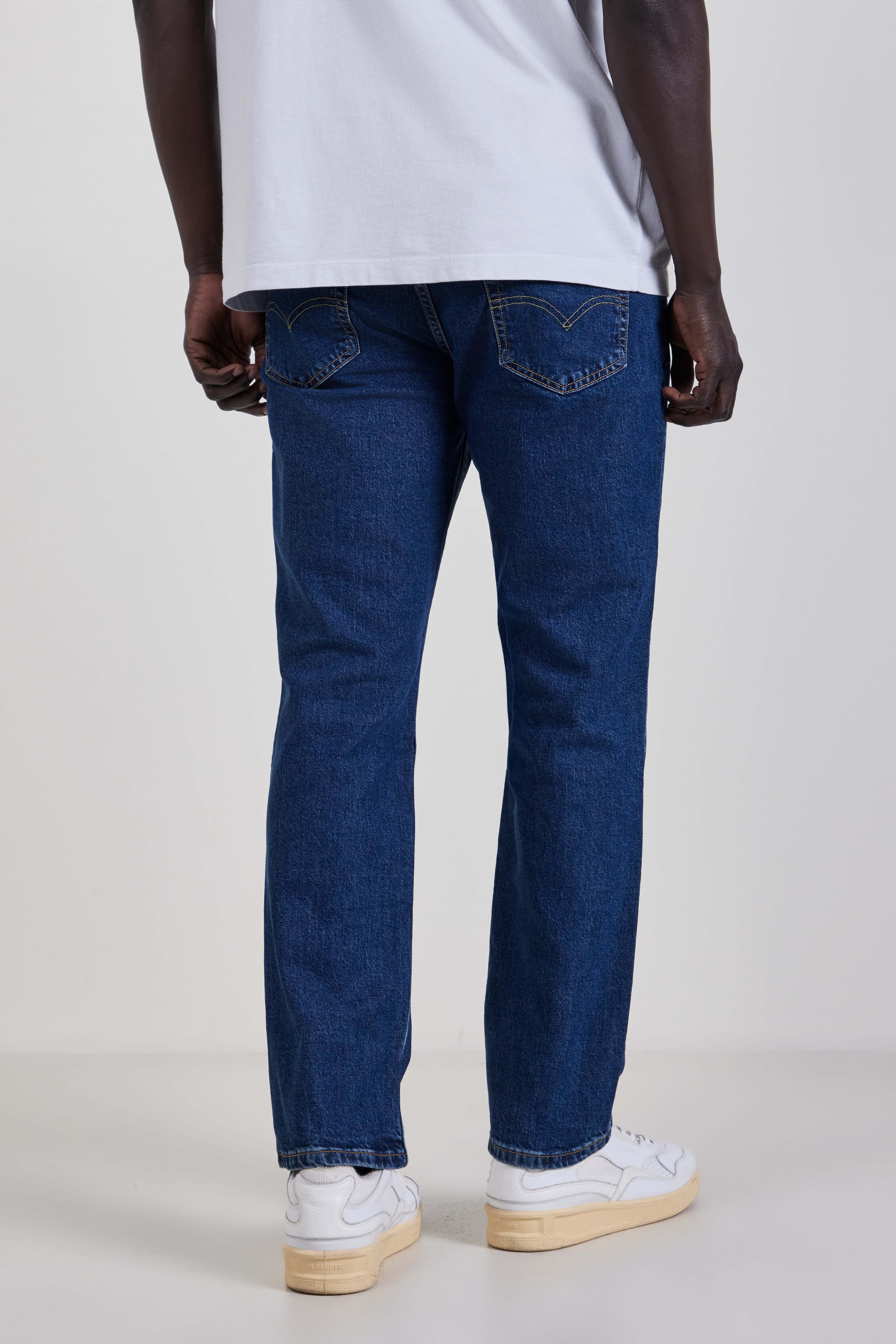 תמונת דוגמן אחורית של מכנסי ג'ינס 511 בגזרת סלים