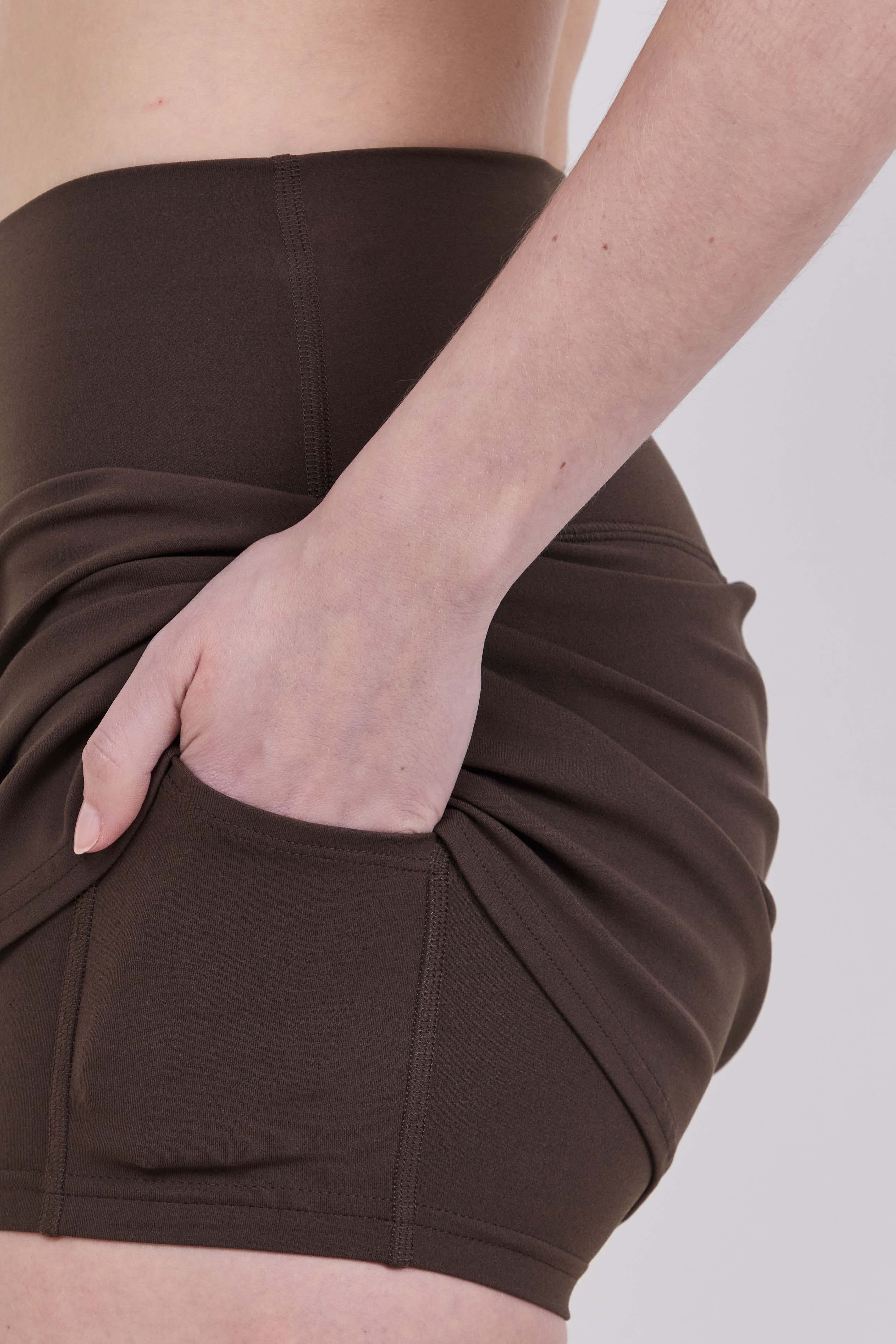 תמונת תקריב דוגמן של Align&trade; High-Rise Skirt