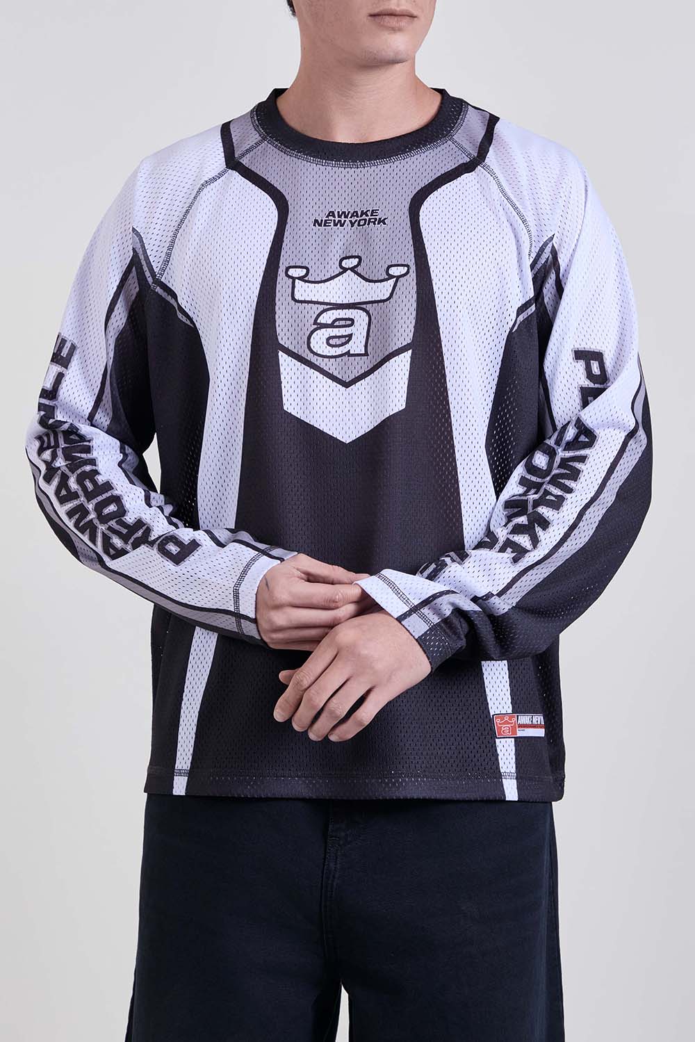 תמונת דוגמן קידמית של חולצת הוקי בגזרה משוחררת