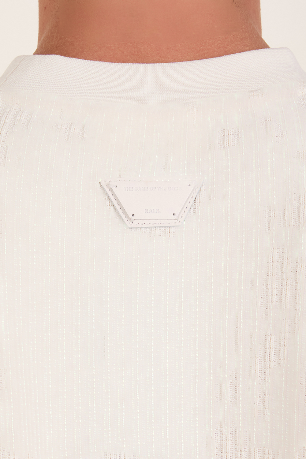 תמונת תקריב דוגמן של סט מכנסיים קצרים וחולצת טי