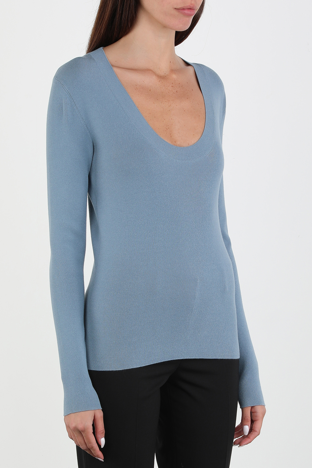 תמונת דוגמן קידמית של Scoop-Neck Lihgt Blue Sweater In Ribbed Stretch Fabric