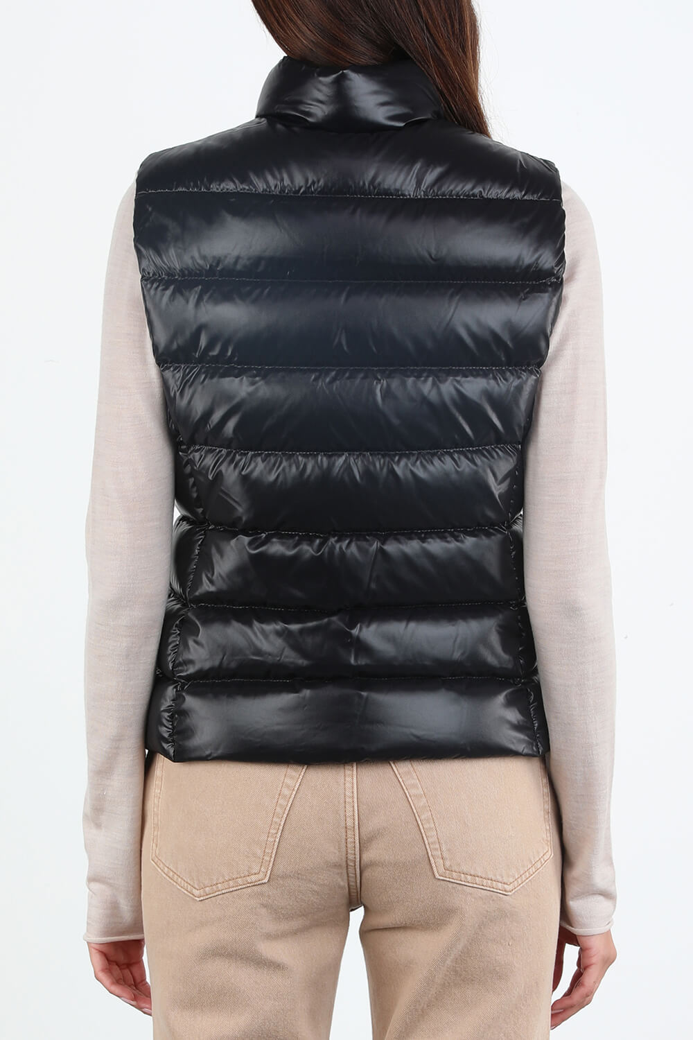 תמונת דוגמן אחורית של מעיל וסט גאני בגוון שחור